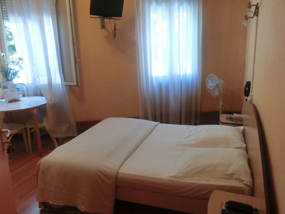 Le Terminus D'Albi Hotel Luaran gambar